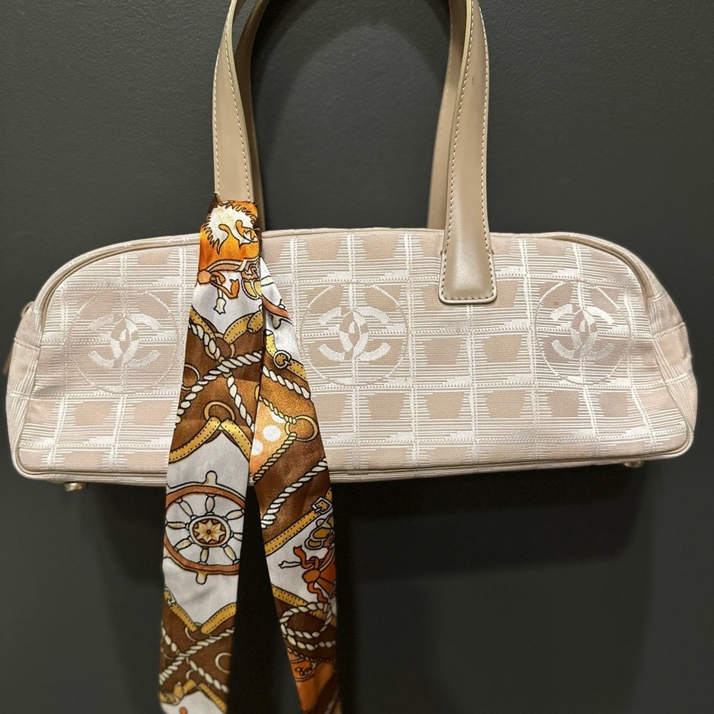 Chanel Handbag | Authentic Chanel Shoulder Bag | Authenticity card included - Picture 2 of 16